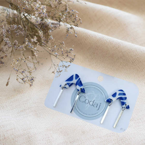 ME8 - Boucles d'oreilles blanches et bleues