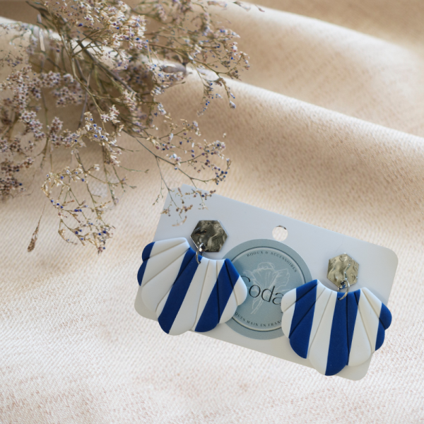 RI1 - Boucles d'oreilles "coquillage" bleues et blanches