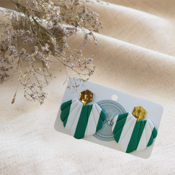 RI2 - Boucles d'oreilles "coquillage" vertes et blanches