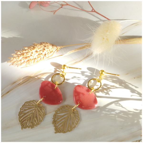 RUB02 - Boucles d'oreilles effet Rubis - Ovale asymétrique et Feuille doré